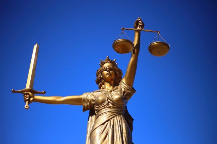 Justice Statue Lady Justice | Kreisverwaltung Ahrweiler Justice Statue Lady Justice - WilliamCho / Pixabay