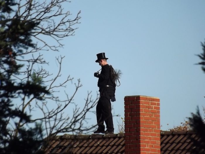 Chimney Sweep Roof Black Man | Kreisverwaltung Ahrweiler Chimney Sweep Roof Black Man - Kakaket / Pixabay