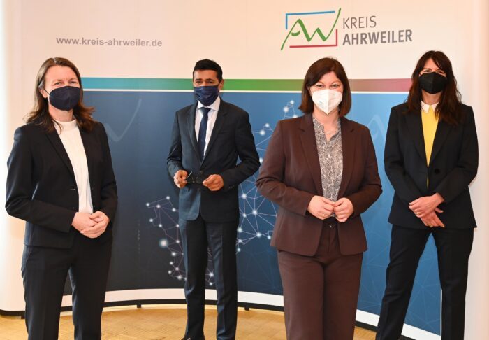 Gruppenfoto_Besuch_Abgeordnete_22.02.2022_Schuhmann | Kreisverwaltung Ahrweiler